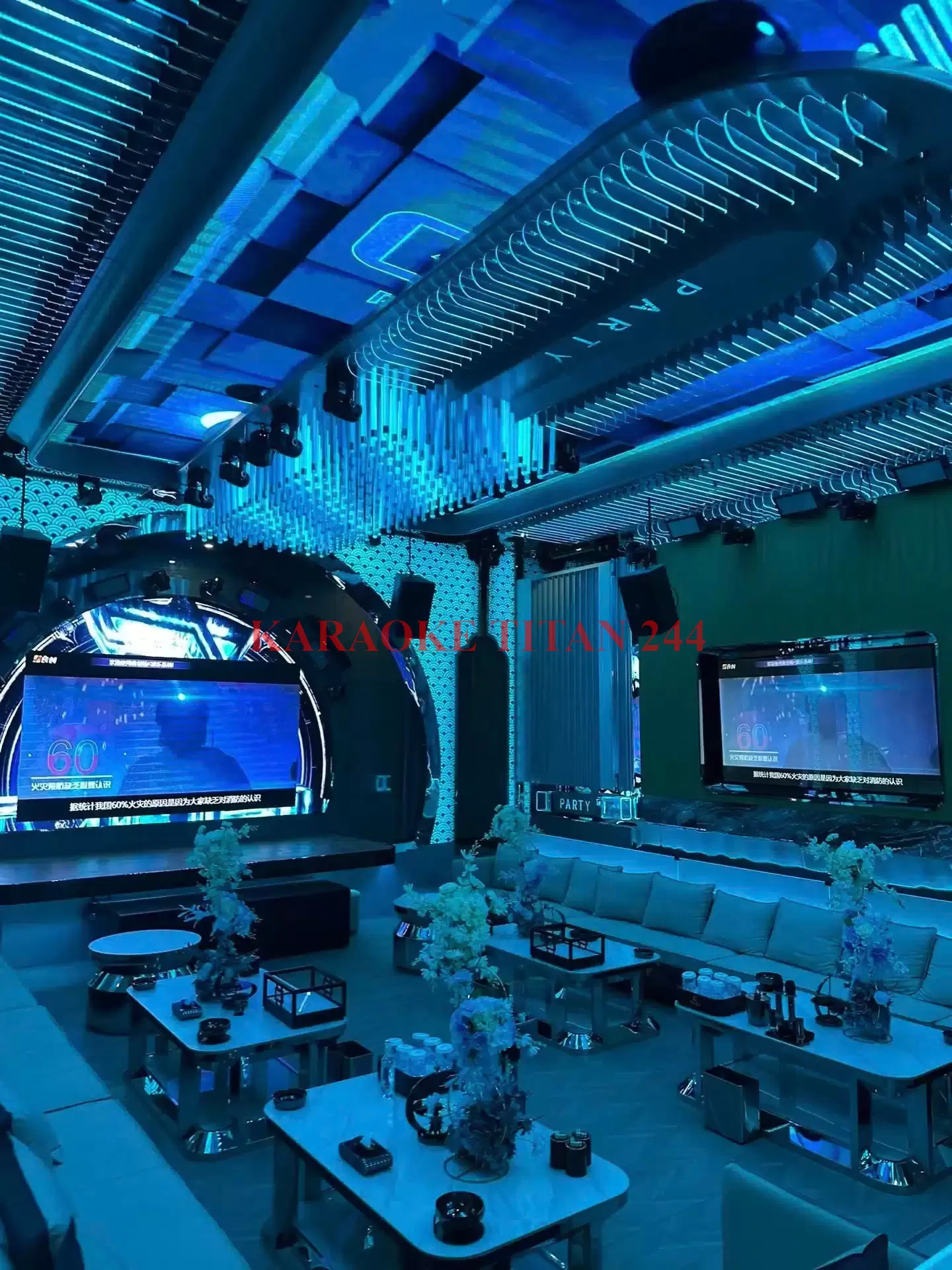 Không gian phòng hát sang trọng, riêng tư